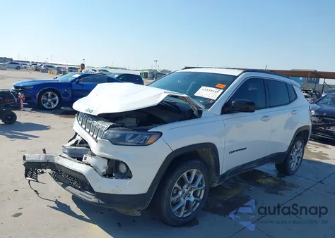 2022 Jeep Compass Latitude Lux 4X4 z USA, uszkodzony, nr VIN 3C4NJDFB1NT153502